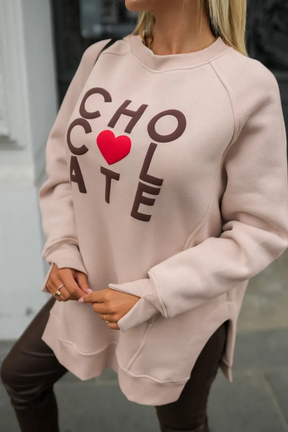 CandyTM BLUZA BAWEŁNIANA OVERISZE OCIEPLANA Z NAPISEM CHOCOLATE BEŻOWA