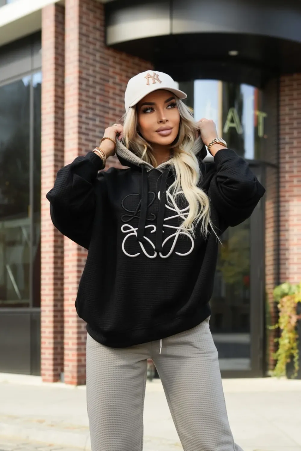 CandyTM BLUZA DRESOWA Z KAPTUREM WAFFLE Z HAFTEM CZARNA