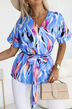 CandyTM BLUZKA ALICE Z KRÓTKIM RĘKAWEM Z KOPERTOWYM DEKOLTEM NIEBIESKO-BIAŁA