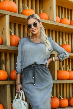 CandyTM BLUZKA DEKATYZOWANA VENUS Z PRĄŻKOWANEGO MATERIAŁU Z DEKOLTEM W SEREK SZARA