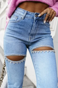 CandyTM SPODNIE JEANSOWE Z ROZCIĘCIEM NA UDACH OZDOBIONE KRYSZTAŁKAMI NIEBIESKI JEANS